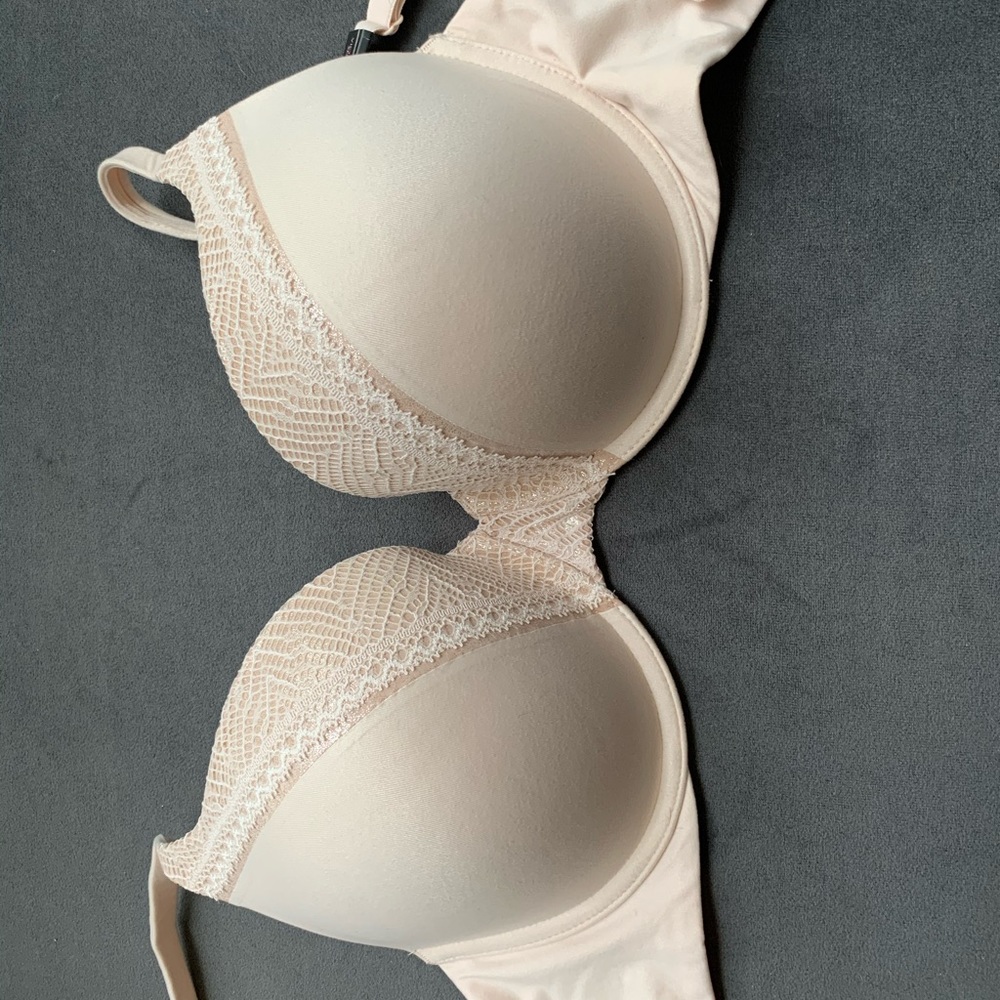 NWT Gorgeous Victoria’s Secret Bra 32DDD